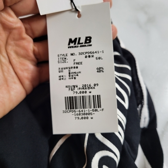 MLB - Yankees Women Tee shirts (M) - Picture 8 of 15